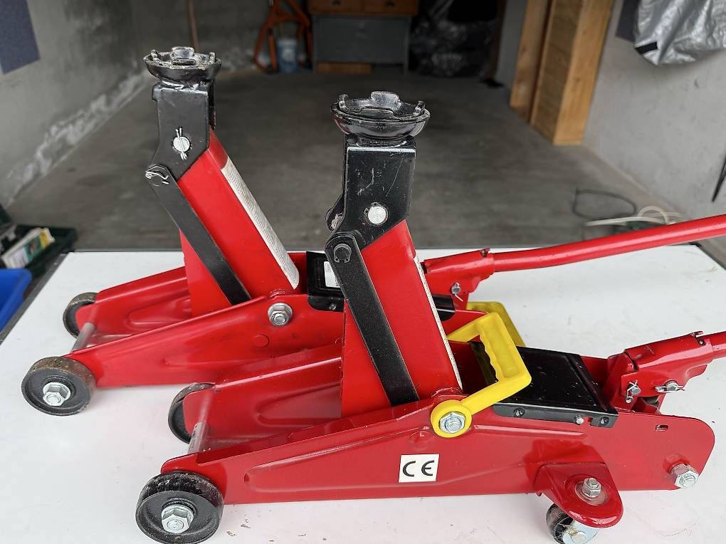 Tutti gli attrezzi: Cric hydraulique (2 pièces) – Usato da Payerne venduto da Pioneer_17 1