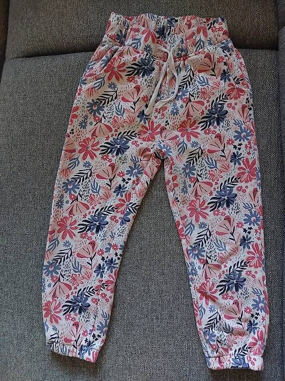 Pantalons: Trainerhose leicht, Gr. 110/116 – D'occasion à Bönigen par son_b9ft