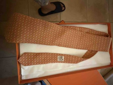 Cravate Hermes motif H orange comme neuve