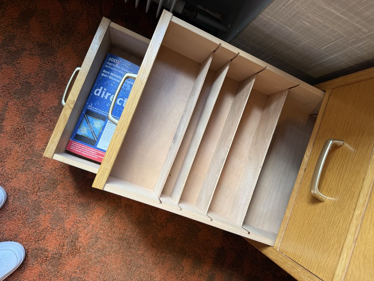 Schreibtische: Büro-Schreibtisch Holz mit Schubladen – Gebraucht aus Bern von focusracer01 4