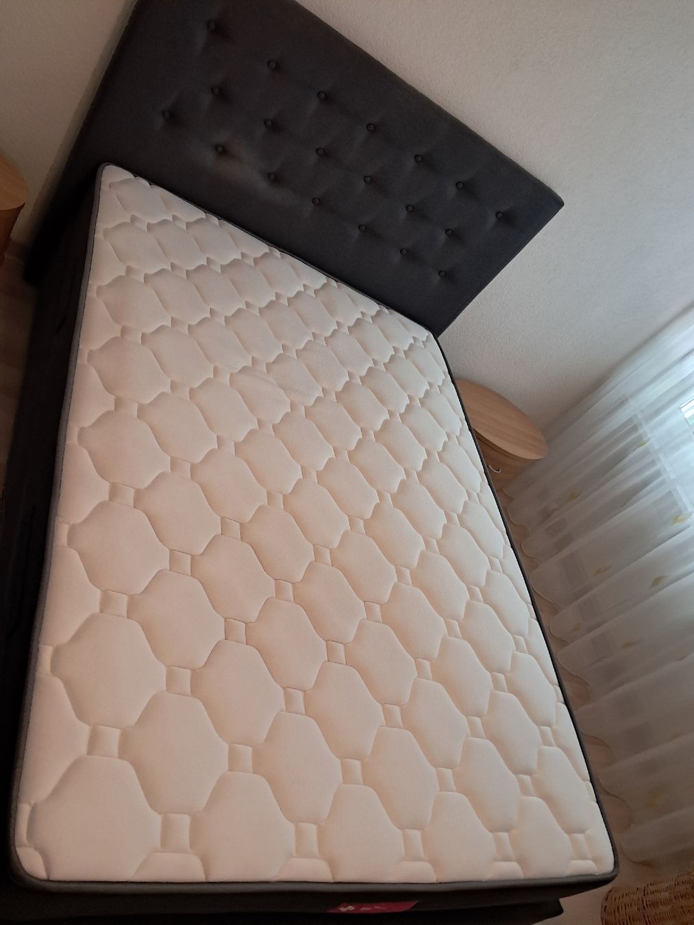 Letti: Boxspringbett 140x200cm – Usato da Sutz venduto da Sarah_4 1