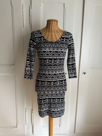 Kleid schwarz-weiss gemustert XS