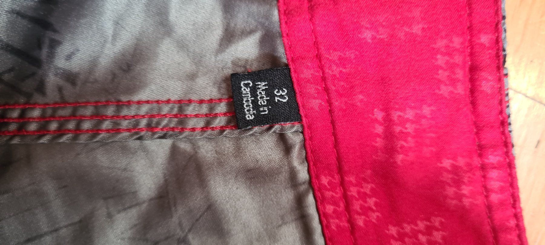Lotti & Set di vestiti: Super coole Shirts gr.M mit Cap – Usato da Ferden venduto da jemyce 2