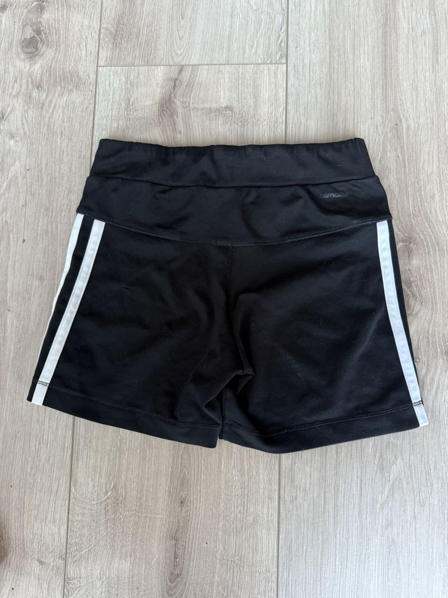 Adidas Pantaloni: Adidas Sportshorts 140 – Usato da Bözberg venduto da Lilipzl 1