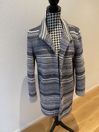 Stylischer Kurzmantel von Esprit Gr. 36 blau/weiss gemustert