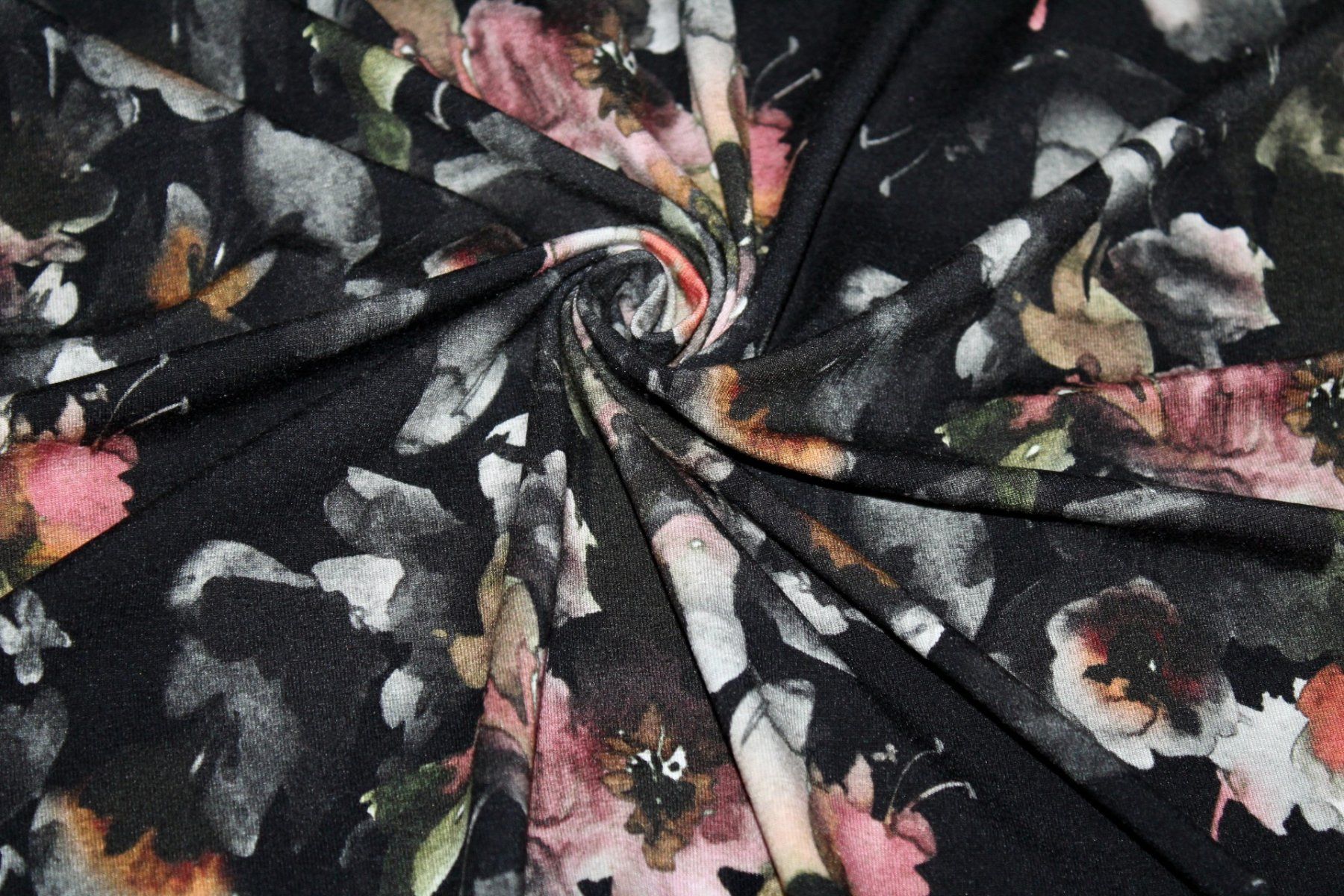 Stoffe: Stoff Viscosejersey schwarz/Blumen – Neu (gemäss Beschreibung) aus Obfelden von solomon111 1