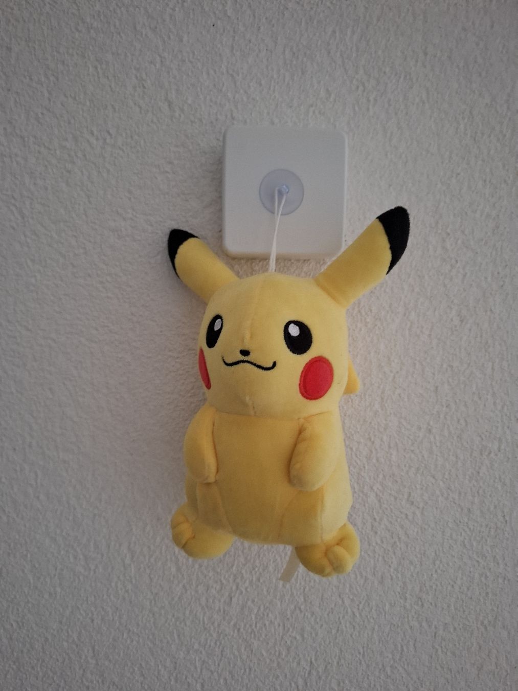Pokémon Giocattoli: Plüsch Pikachu mit Saugnapf – Nuovo e nell'imballaggio originale da Hohentannen venduto da MagmaCollectibles