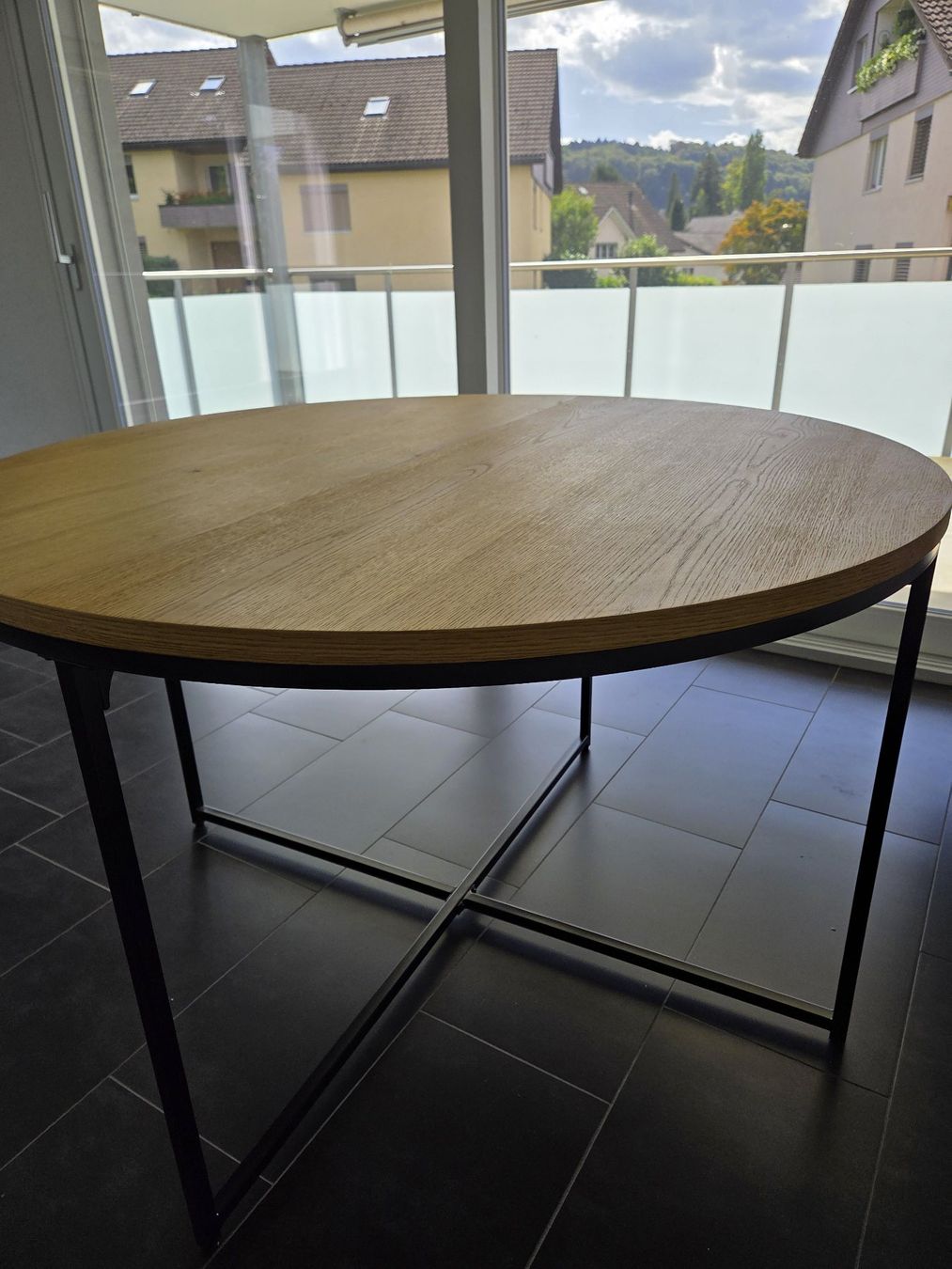 Tables: Esstisch rund 120 cm Eichenoptik – D'occasion à Bischofszell par tho_8fjh 2