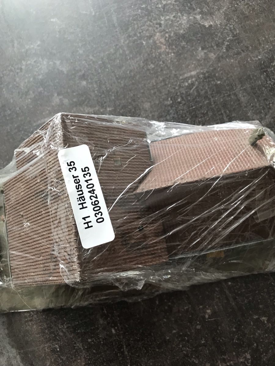 Faller Modellini di ferrovie: Modelleisenbahn Häuschen Lot eingepackt – Usato da Subingen venduto da Bea8 8