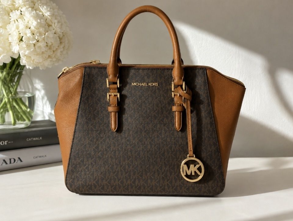 Sacs femmes: Michael Kors Tasche braun monogramm Gesteppte Leder. – D'occasion à Allschwil par actofighter
