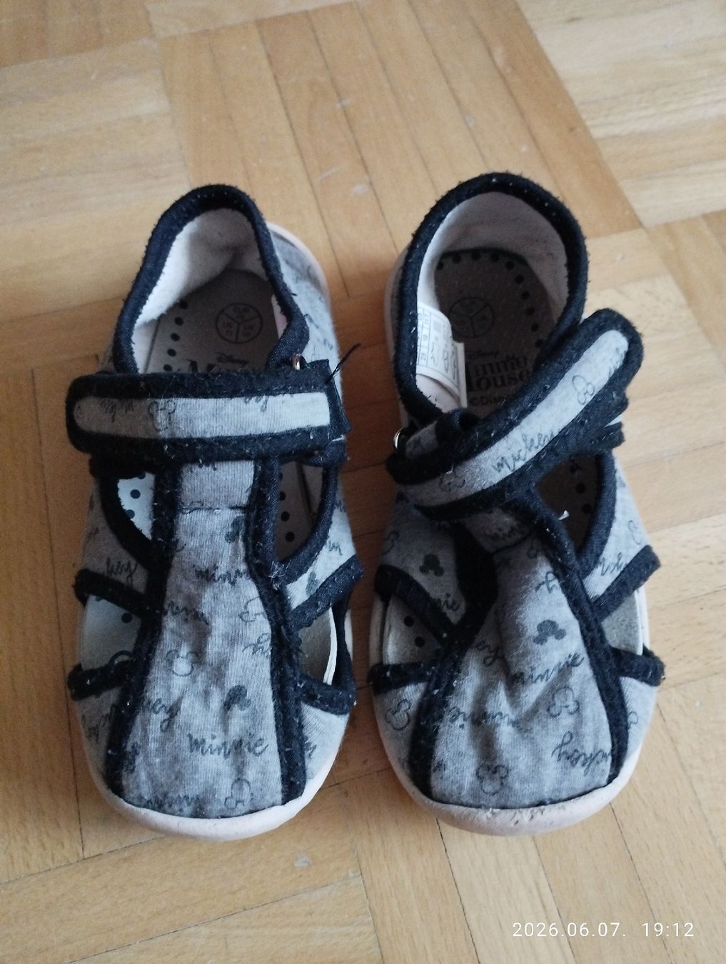 Scarpe per ragazzi: Leichter Mickey Mouse Hausschuh Gr. 28 – Usato da Wangs venduto da Gabrill