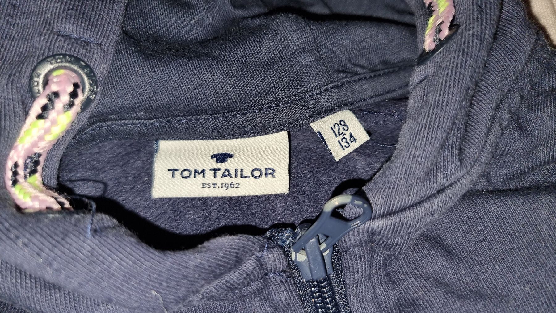 Tom Tailor Maglioni & Felpe: 2 Kapuzenpullover Gr 128/134 Tom Tailor – Usato da Wigoltingen venduto da Zuckerfee84 2