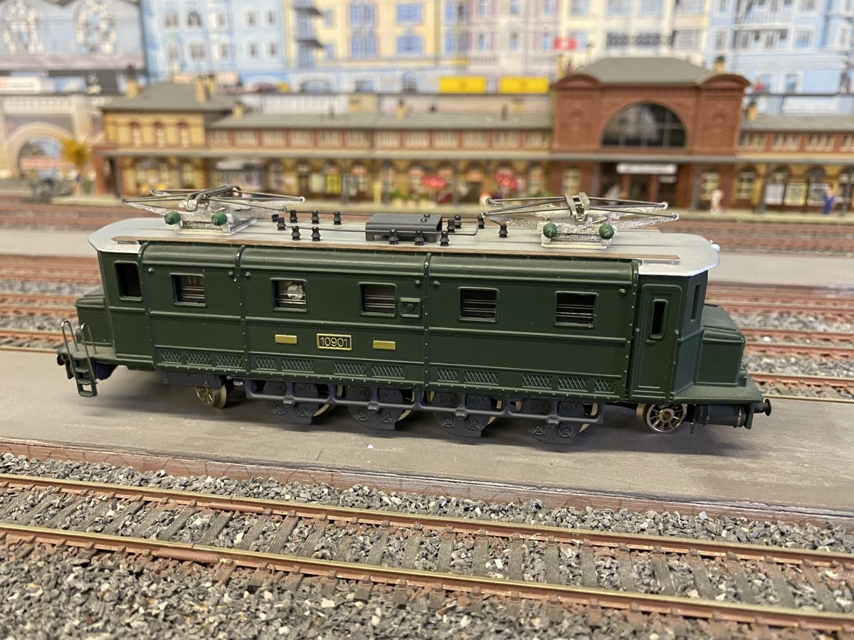 Hag Modellini di ferrovie: HAG 141 Ae 4/7 SBB H0 – Usato da Glattpark (Opfikon) venduto da anywaya23 6