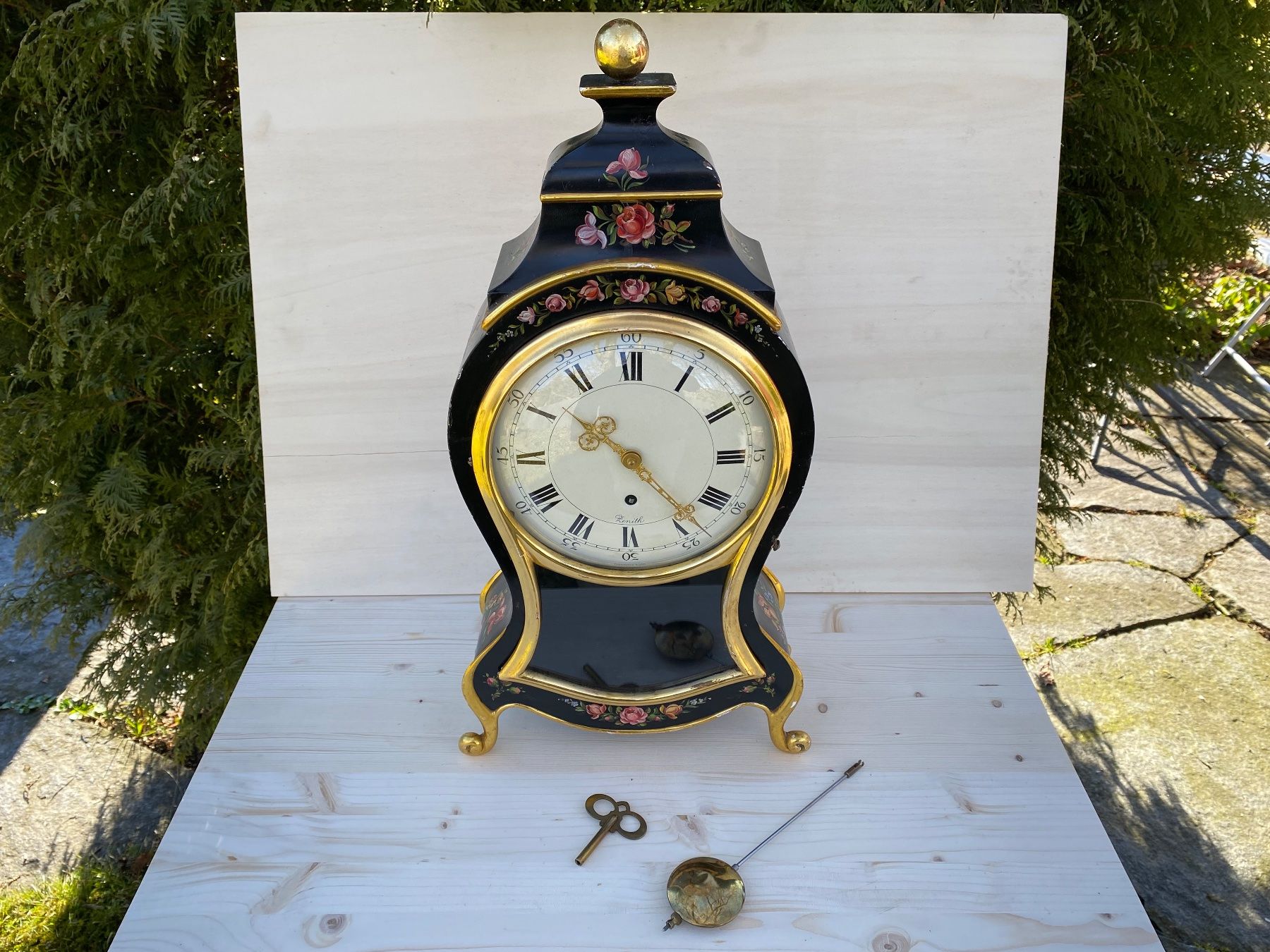 Zenith Stand- & Wanduhren: antike Neuenburger Zenith Le Locle Pendule – Gebraucht aus Feldbach von Olive1