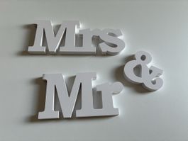 Buchstaben „Mrs & Mr“ aus Holz 🤍