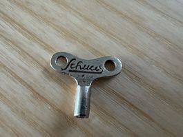 ORIGINAL ALTER SCHUCO BLECH SPIELZEUG SCHLÜSSEL GRÖSSE 1