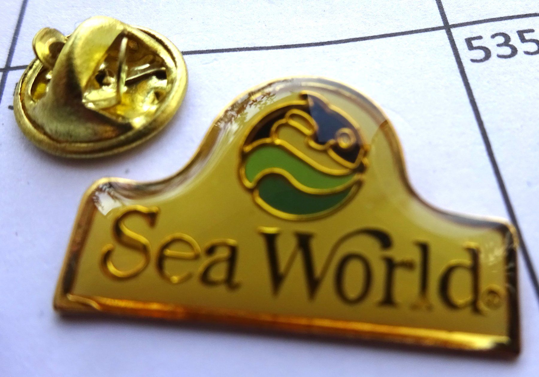 Plaquettes & Badges: Pin SEA WORLD  Delfin – D'occasion à Utzenstorf par BUtter81