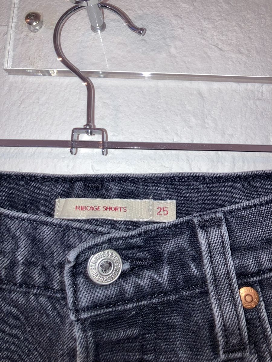 Levi's Jeans: Levi‘s Ribcage Short‘s – Neu (gemäss Beschreibung) aus Bern von marionheiniger 2