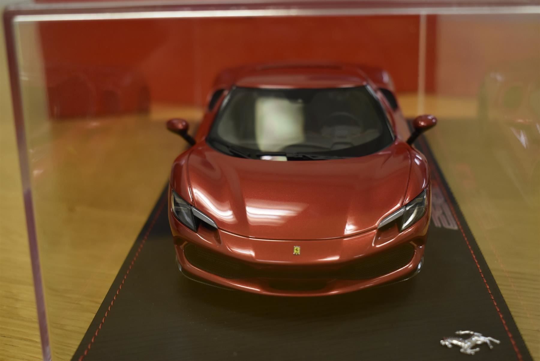 Modellini d'auto: Ferrari 296 GTB Rosso 1/18  BBR – Nuovo e nell'imballaggio originale da Stein AR venduto da Krabbe2 4