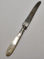 Antikes Messer mit Perlmuttgriff & verziertem Silber-Mittelt