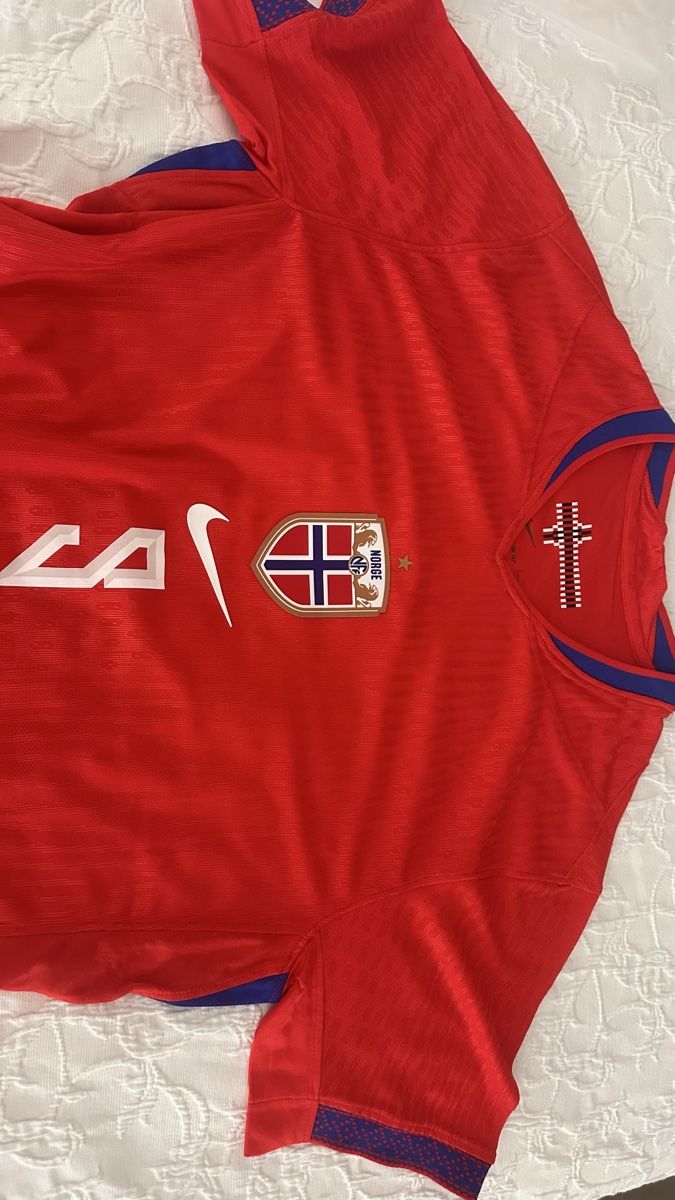 Nike Canottiere & Pantaloni: Norway Jersey 25/26 - Haaland 9 – Nuovo (secondo la descrizione) da Oberrieden venduto da jon_5cl2 5