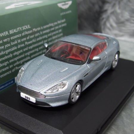 Aston Martin Modellini d'auto: Aston Martin DB9 Phase III 2012-2015 silber met.     1:43 – Nuovo e nell'imballaggio originale da Gerlafingen venduto da espero88 5