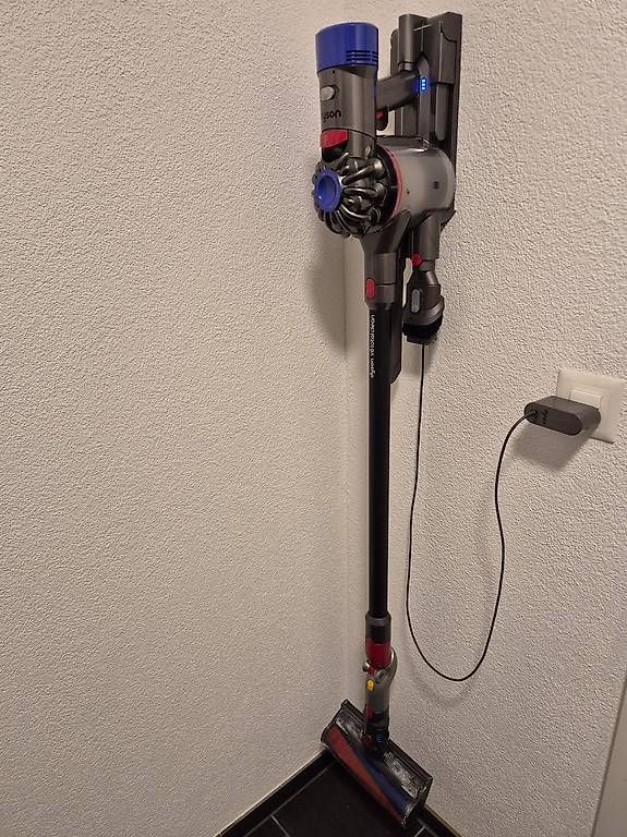 Aspirapolveri & Accessori: Dyson V8 Handstaubsauger – Usato da Rothrist venduto da Ed10 4