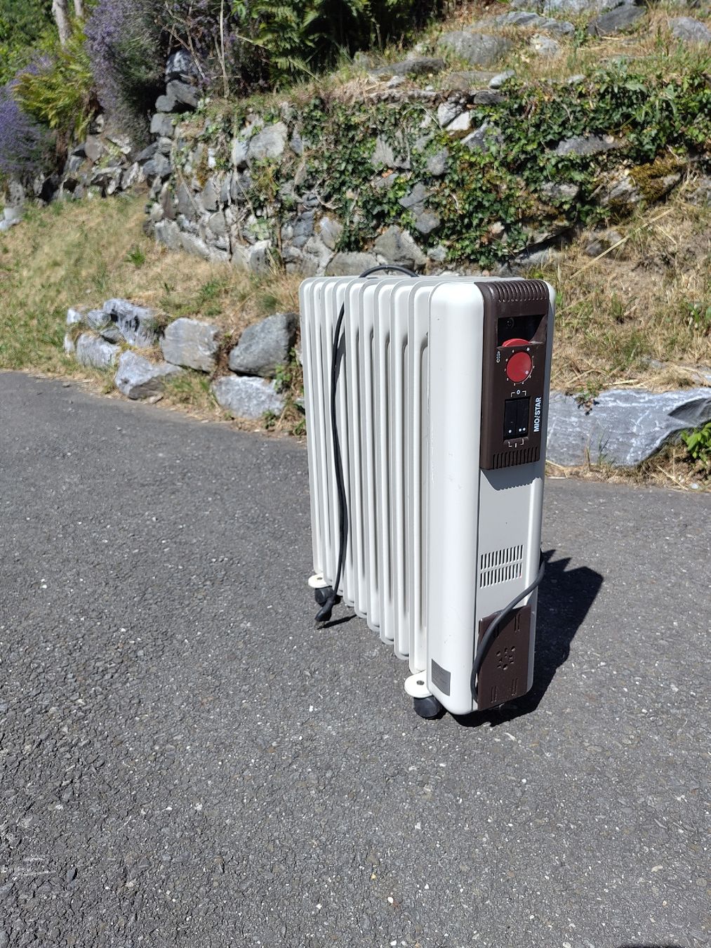 Heizgeräte: Radiateur électrique 2000W blanc/marron, type 311020 – Gebraucht aus Salvan von j_hardware