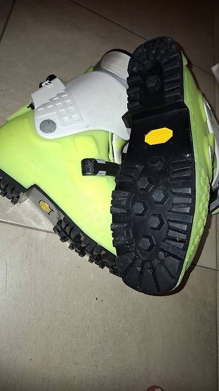 Scarpe da uomo: Chaussures Ski alpin ou peau de phoque  – Usato da Essertes venduto da ast_mk5t