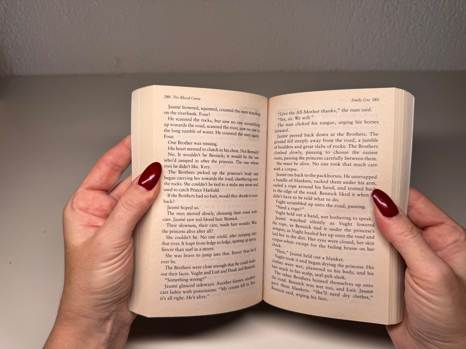 Libri: NOVEL: Emily Gee, The Blood Curse – Usato da Grosswangen venduto da English_books 5