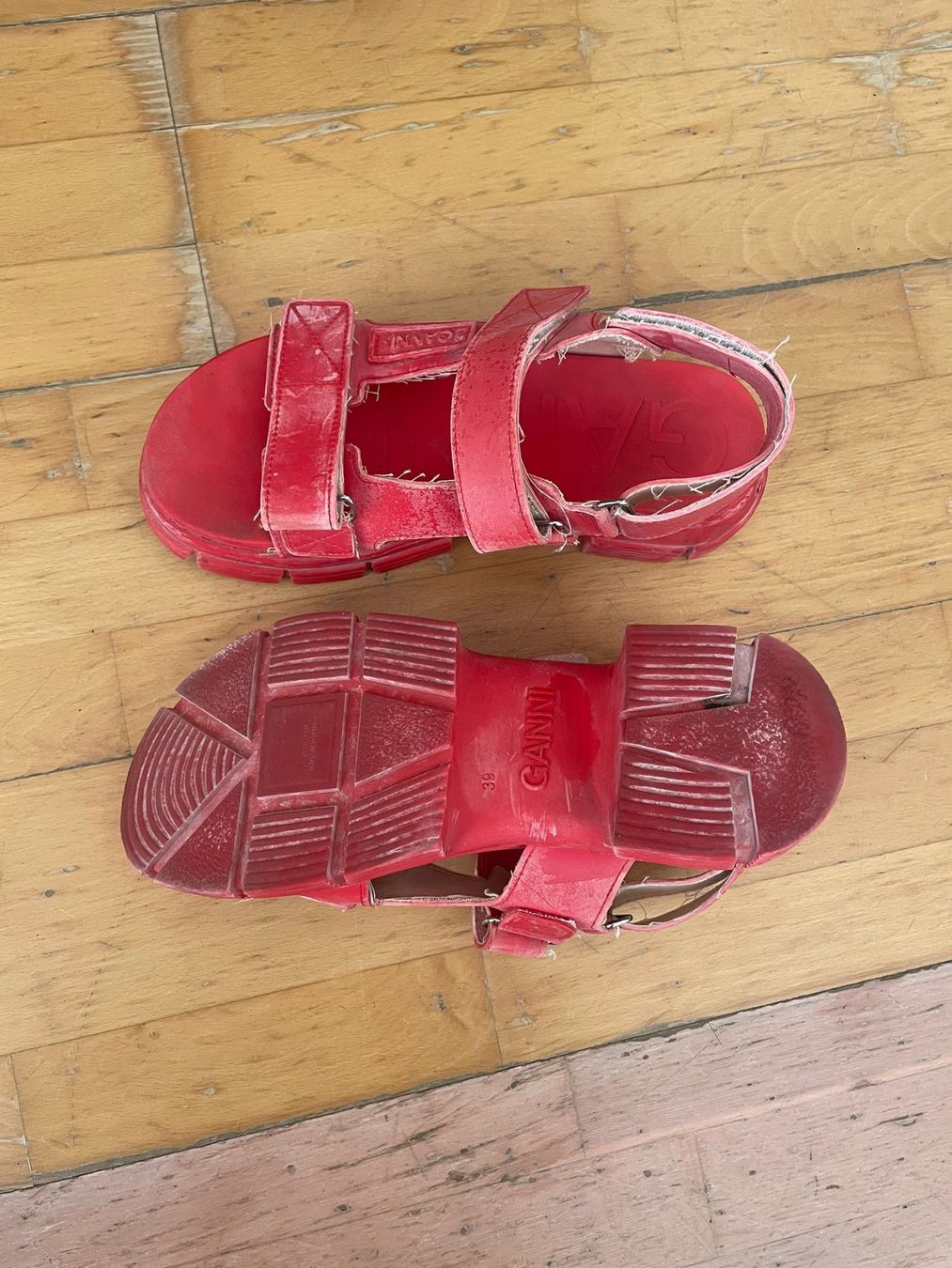 Ganni Scarpe da uomo: Ganni Sandalen, 39 – Usato da Zürich venduto da giananana 1