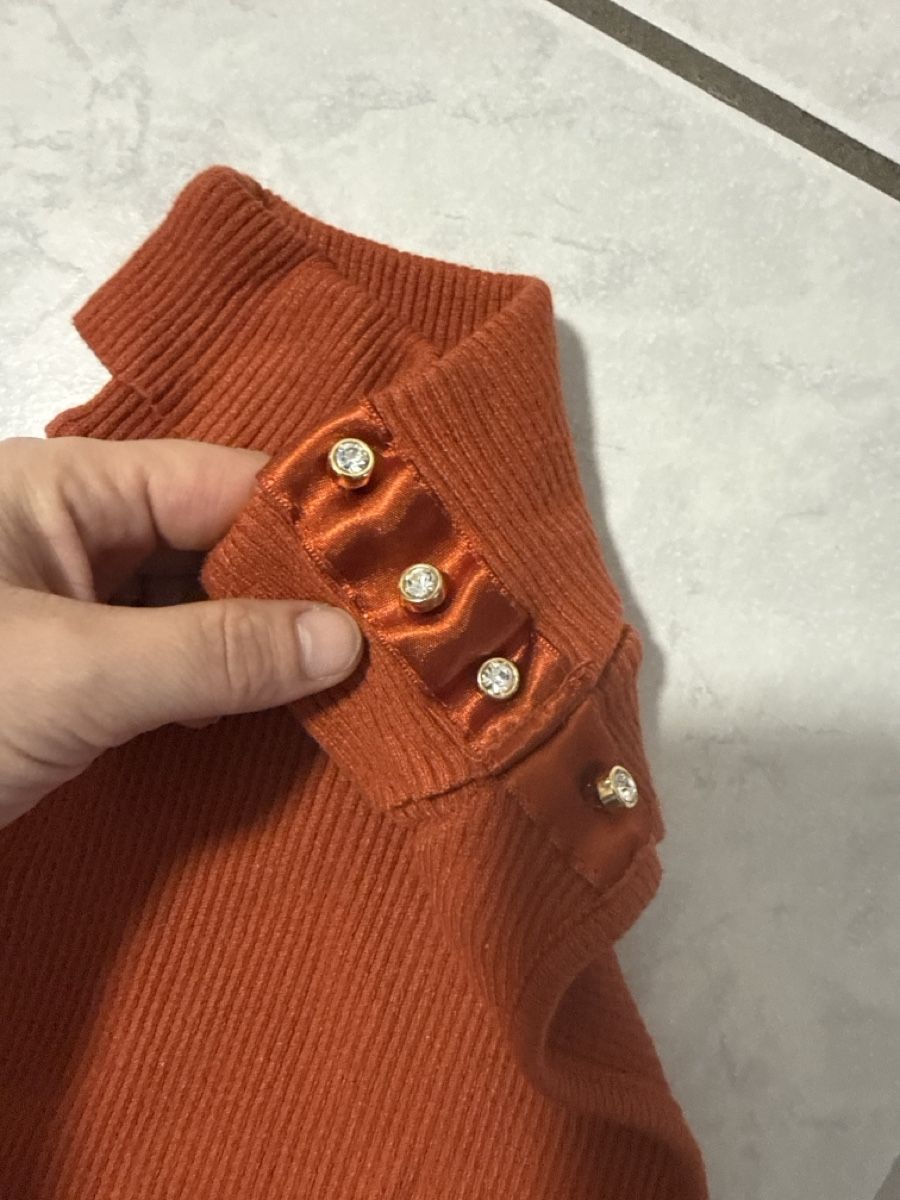 Top: Rust Ribbed Knit Sleeveless Top - Perfect for Summer! – Usato da Effretikon venduto da lio_gjr8 1