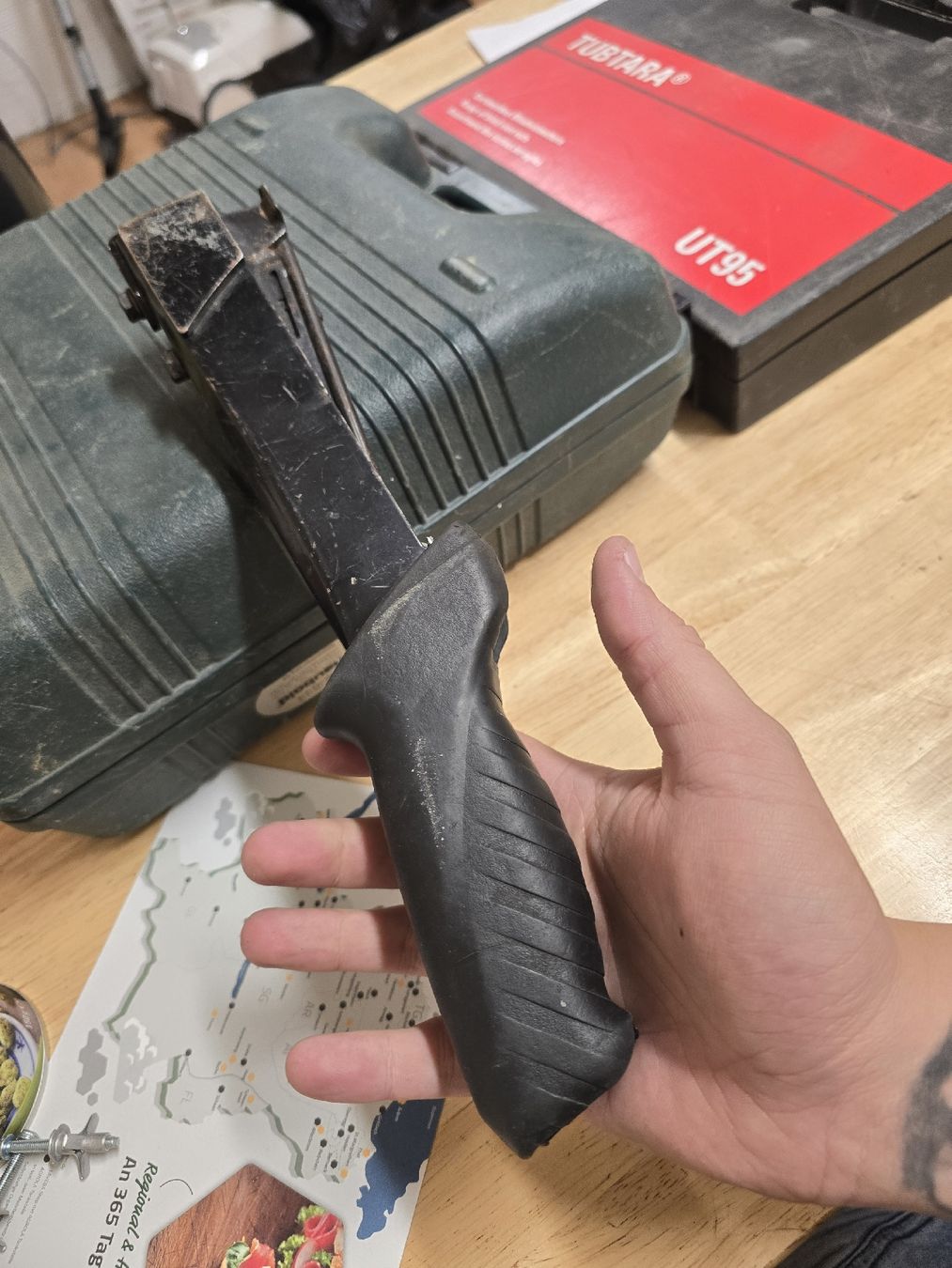 Tutti gli attrezzi: Revotool Hammertacker HT-10CSET (AL) – Usato da Rorschach venduto da TimelessTrading 2