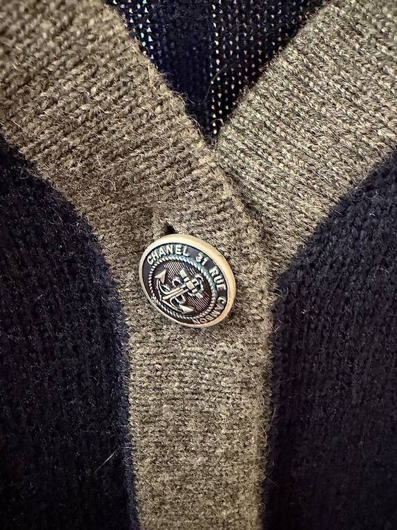 Chanel Jacken: CHANEL CARDIGAN NAVY – Neu (gemäss Beschreibung) aus Schwyz von bofb 4