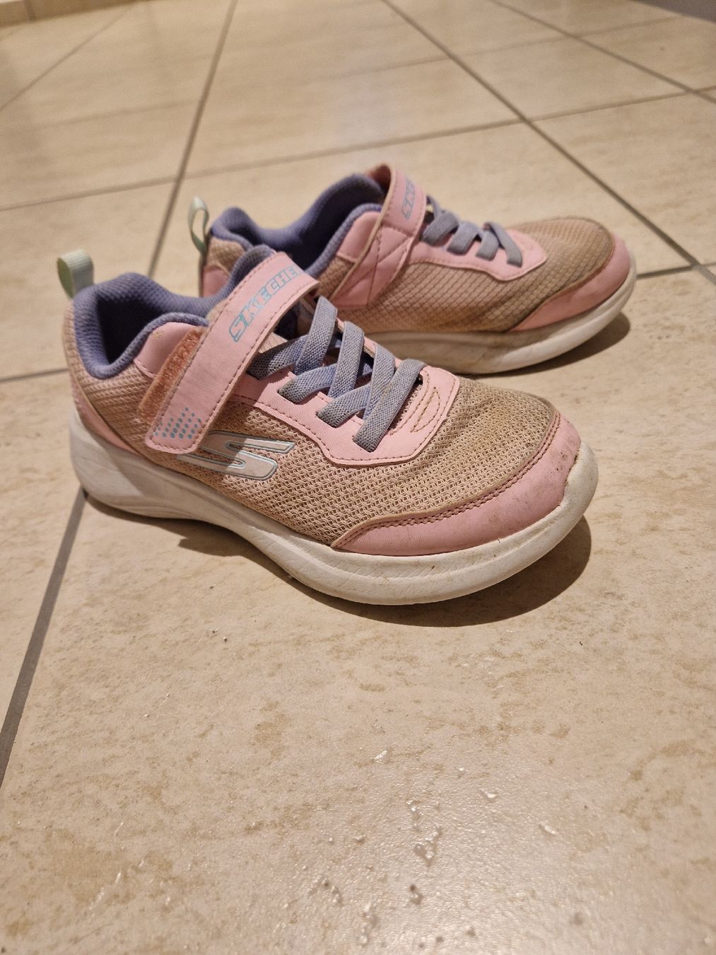 Skechers Schuhe für Mädchen: Skechers Turnschuhe Gr. 33 – Gebraucht aus Bachenbülach von Rufali84