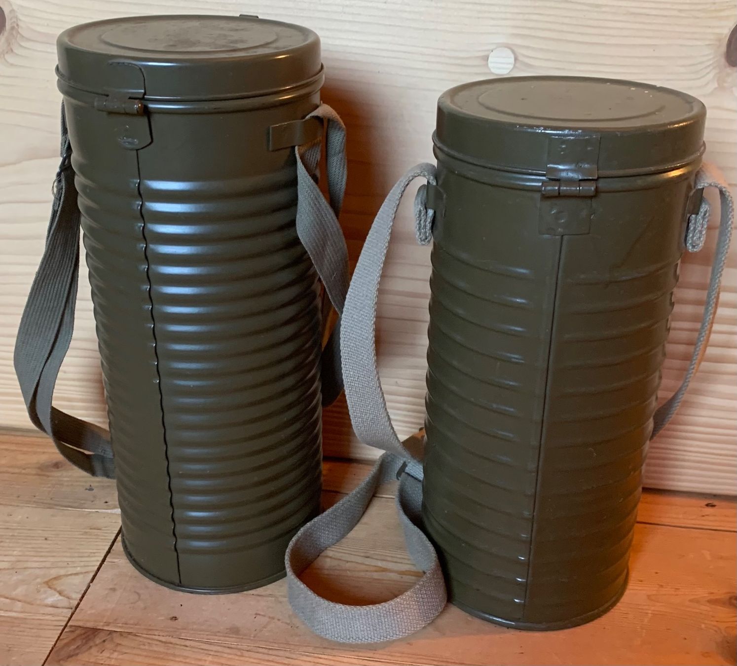 Armée suisse Sacs: 2 unterschiedliche Gasmasken-Büchsen – D'occasion à Goldingen par Bergler012 3