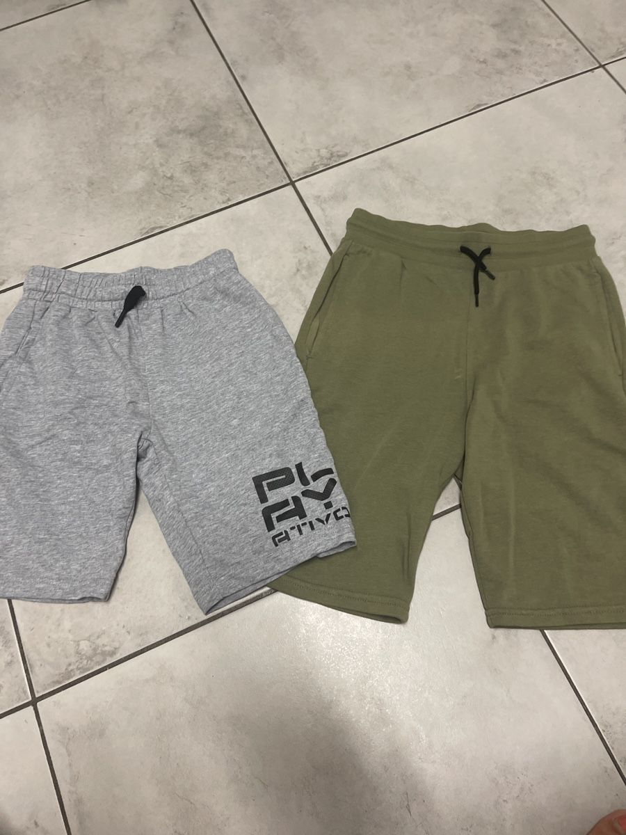 Pantalons: 2xShorts gr 152 – D'occasion à Bad Zurzach par Cuore34