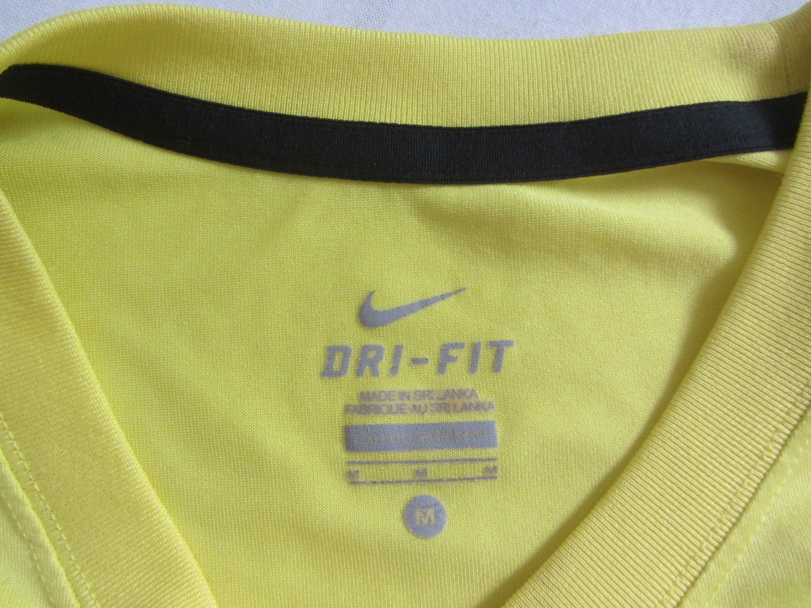Nike T-Shirts: NIKE - T-Shirt gelb M – Gebraucht aus Zürich von Diazaio 2