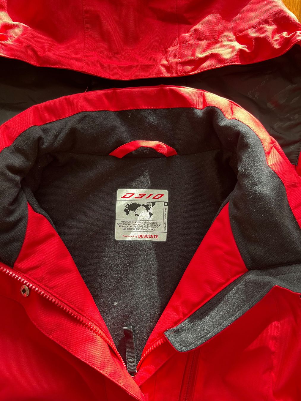 Giacche: Rote Winterjacke von D310, Descente, Gr. 42 – Usato da Basel venduto da Bibi_Basel 3