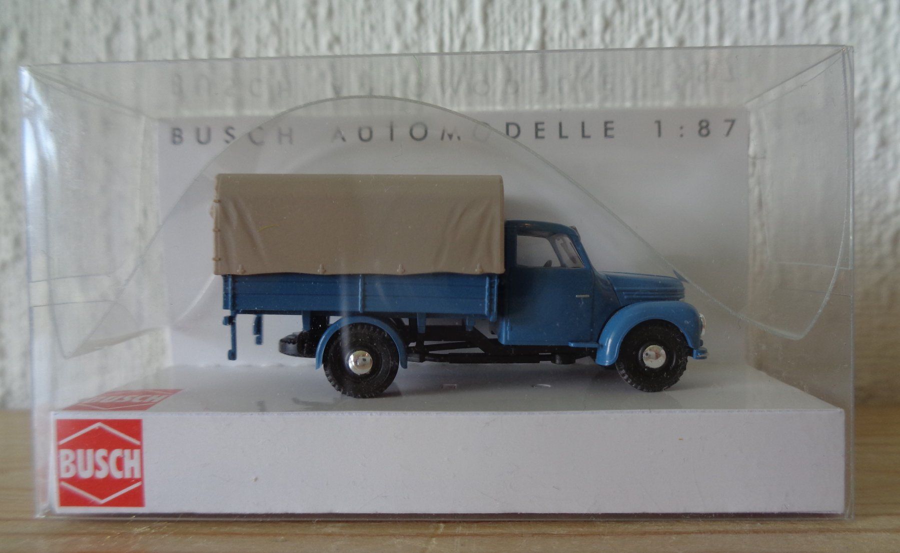 Busch Modellini di ferrovie: Busch, 4 Autos "Framo V901/2", H0 – Nuovo e nell'imballaggio originale da Arbon venduto da lyres 1