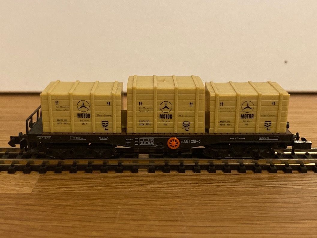 Arnold Modellini di ferrovie: Arnold 4961 Flachwagen mit Kisten – Nuovo (secondo la descrizione) da Schlierbach venduto da Look8