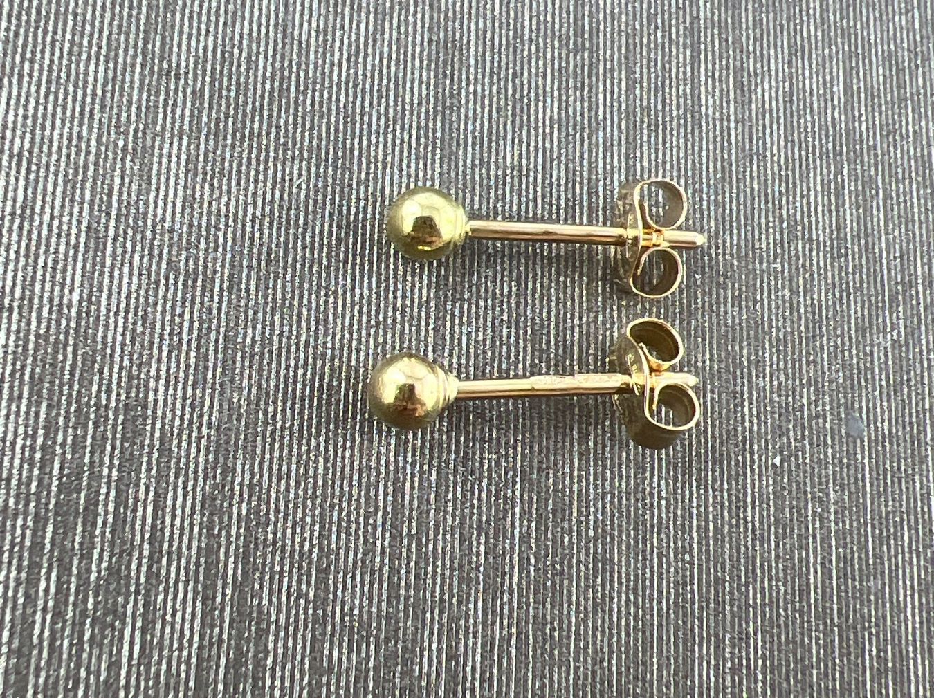 Orecchini pendenti & Orecchini a lobo: Ohrstecker 750 Gold – Usato da Niederuzwil venduto da leo_8857