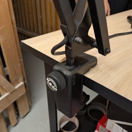 König & Meyer Supporti per strumenti musicali & leggii: K&M Microphone Desk Arm – Usato da Zürich venduto da notmynameapparently 1