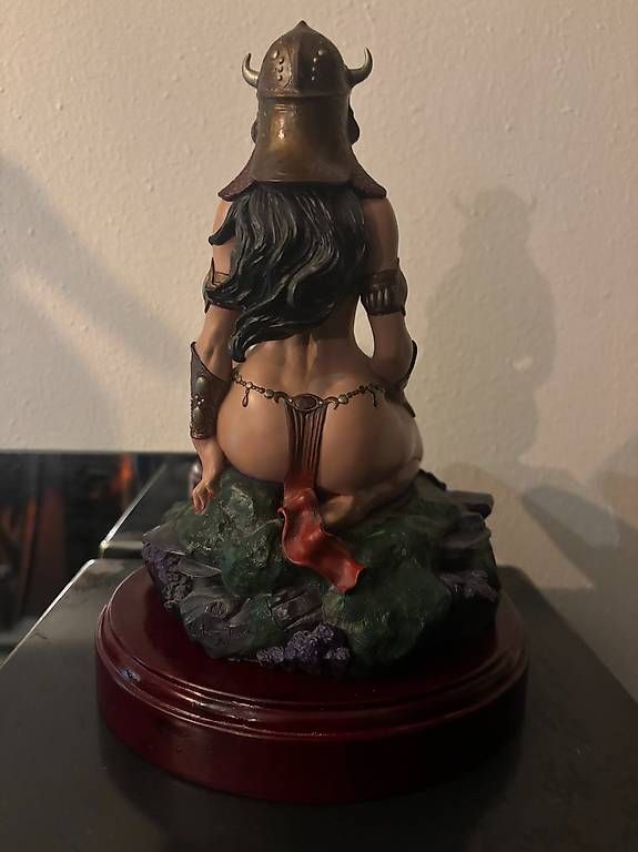 Statuette: Princess 1:5 scale Statue von Frank Frazetta – Usato da Zürich venduto da samg00dy 2