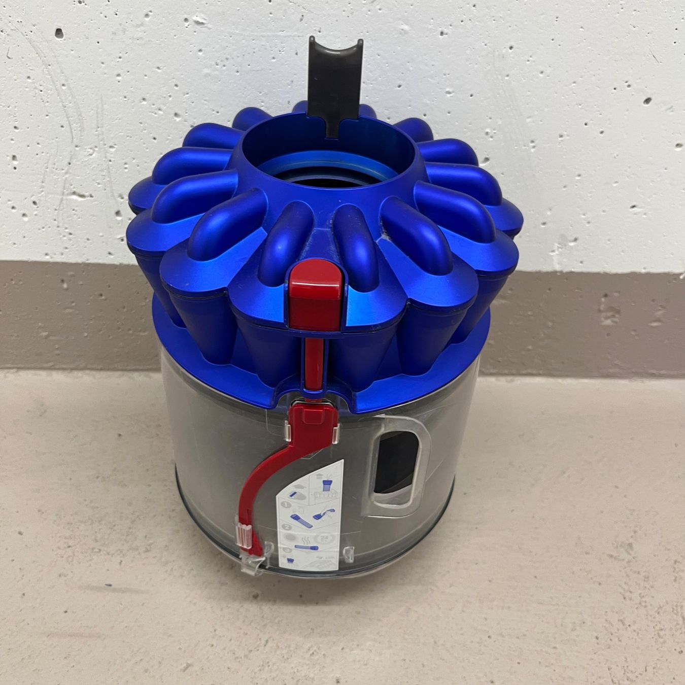 Dyson Aspirapolveri & Accessori: Dyson DC33c Allergy – Zyklon, Staubbehälter & Filter – Usato da Therwil venduto da Xavier_G 1