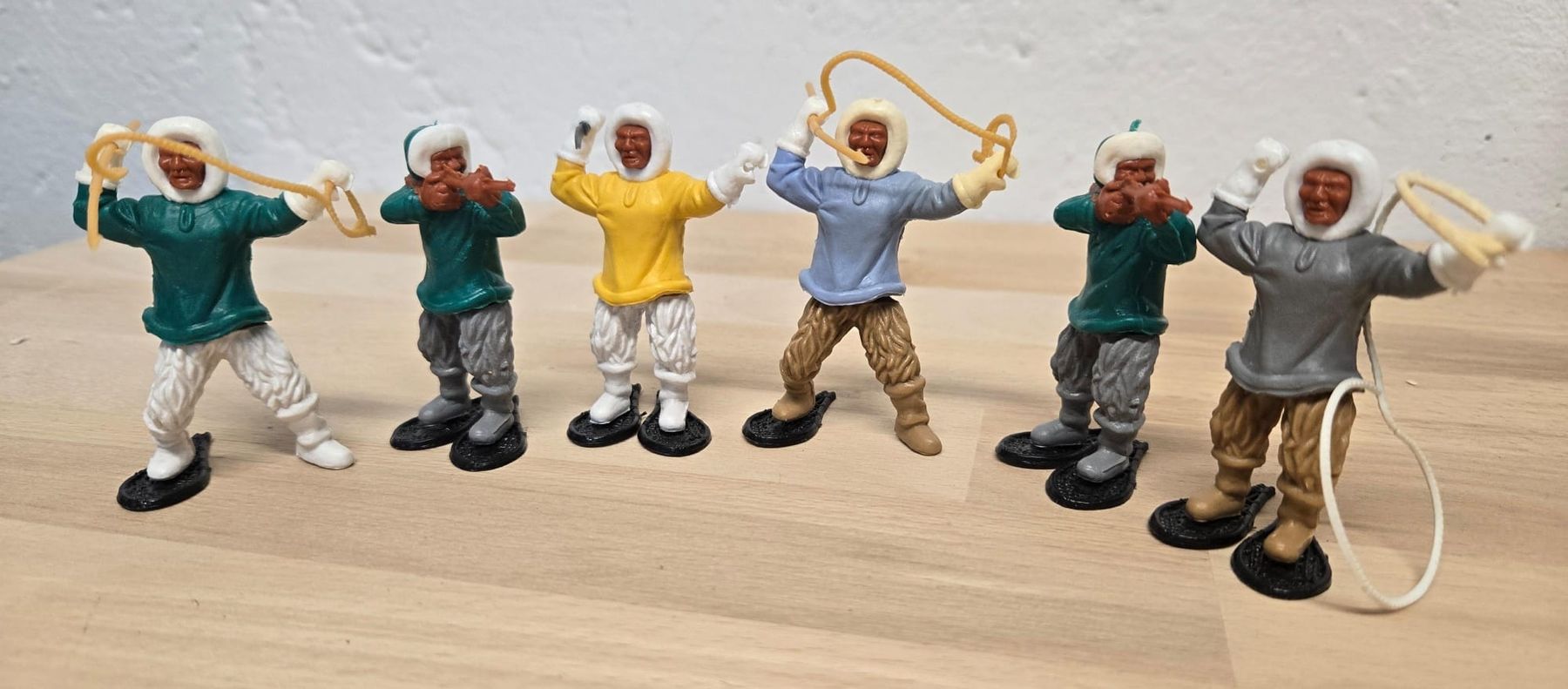 Giocattoli: 6 Eskimo Figuren, vintage Spielzeug – Usato da Rheinsulz venduto da Dred 1