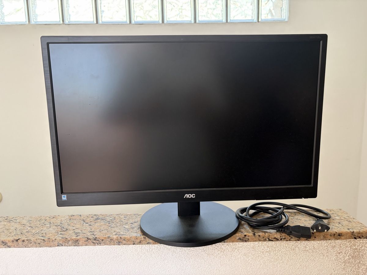 Ecrans: Monitor AOC 23.6" 2017 – Neuf (Voir description) à Giubiasco par oma_2fh5