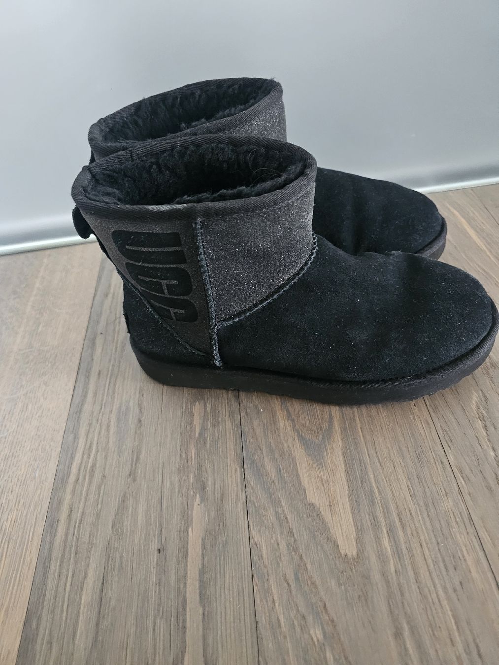 Ugg Scarpe da donna: Schwarze UGG Boots, Winterstiefel, Gr. 38 – Usato da Alpnach Dorf venduto da kar_7try