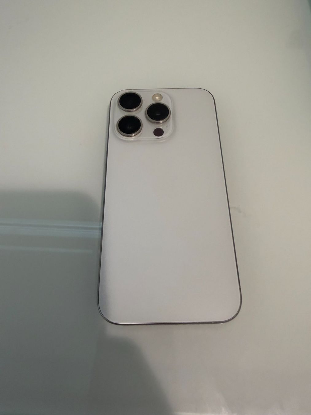 Apple Telefoni cellulari / Smartphones: iPhone15 Pro, White Titanium, 256GB – Usato da Liestal venduto da ripi1 3