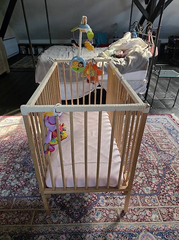 Letti: Lit bébé en bois avec 2 matelas – Usato da Genève venduto da kat_m7lj 4